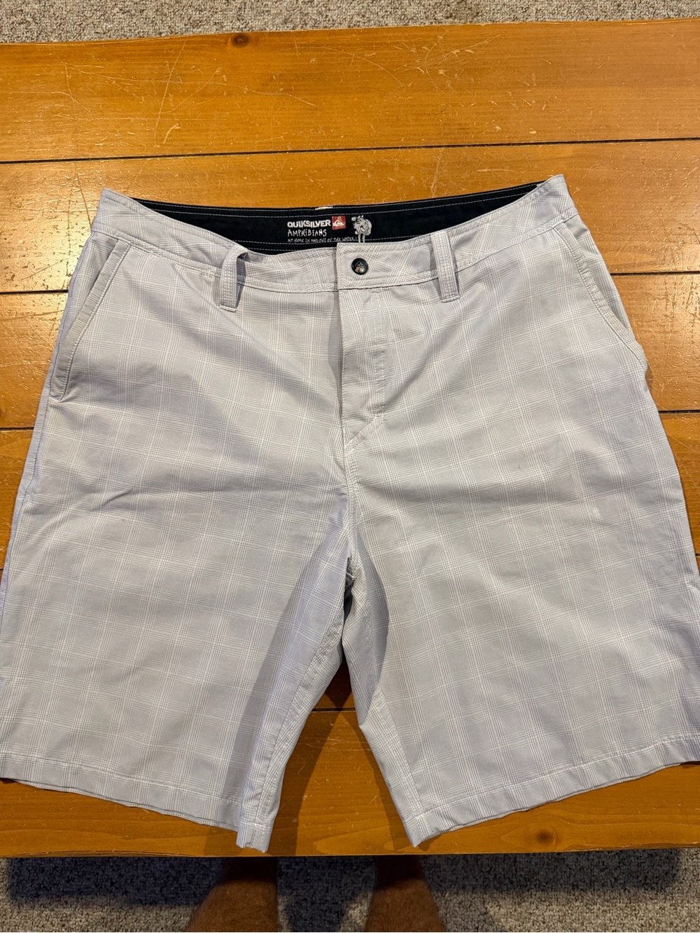 Quiksilver Men’s Light Gray Windowpane Flat-Front Shorts